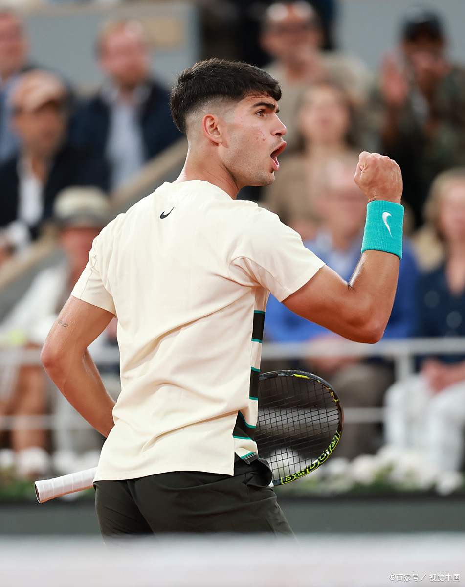 关于法国网球队绝杀英国网球队，克耶高斯完成帽子戏法的信息