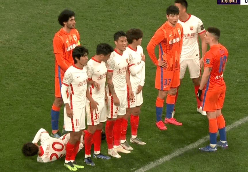 关于法国网球队绝杀英国网球队，克耶高斯完成帽子戏法的信息