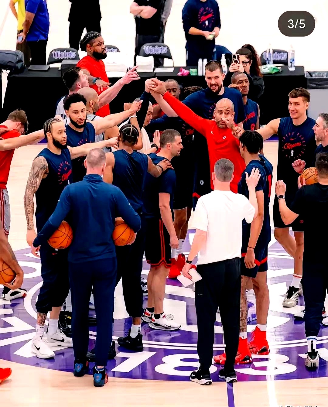 雄鹿绝地反击尼克斯,哈登三分雨点燃全场 雄鹿绝地反击尼克斯,哈登三分雨点燃全场