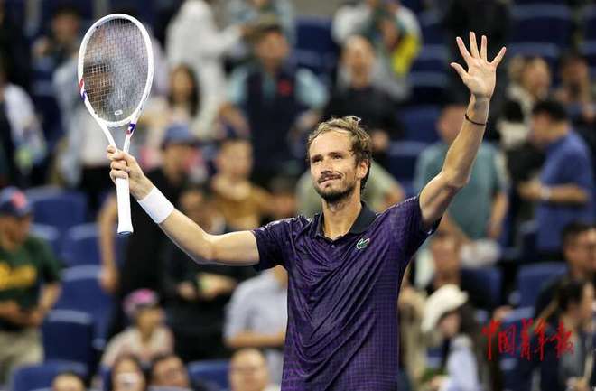 欧洲网球队碾压日本网球队，梅德韦杰夫制霸全场的简单介绍