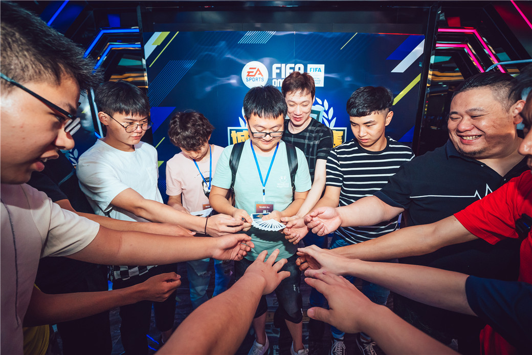 冷静与激情交织!FIFA电竞完美收官 冷静与激情交织!FIFA电竞完美收官