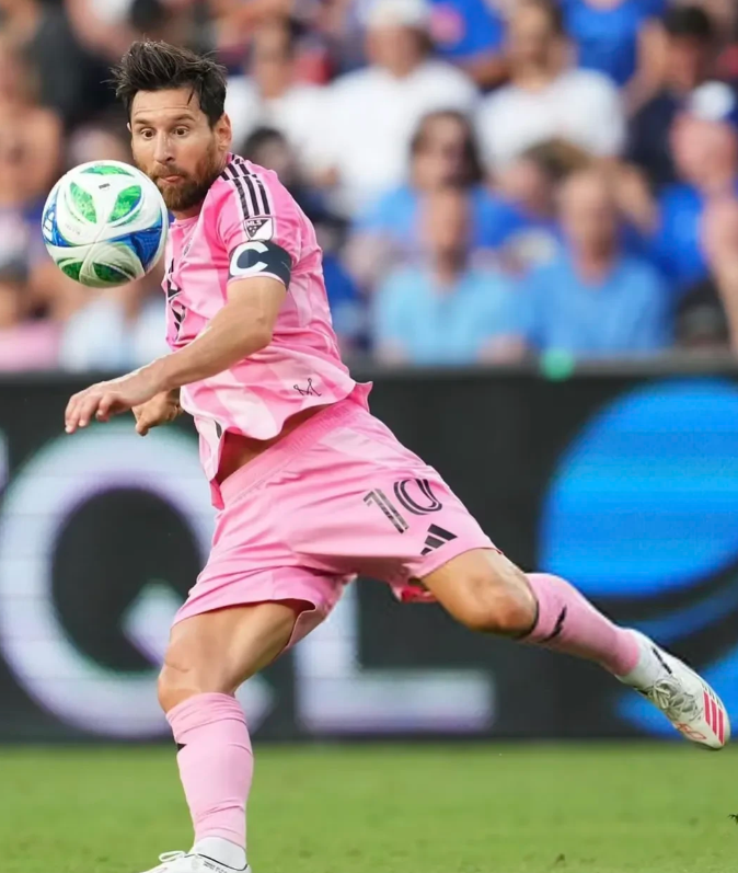 曼城碾压丹麦,梅西刷新纪录 曼城碾压丹麦,梅西刷新纪录