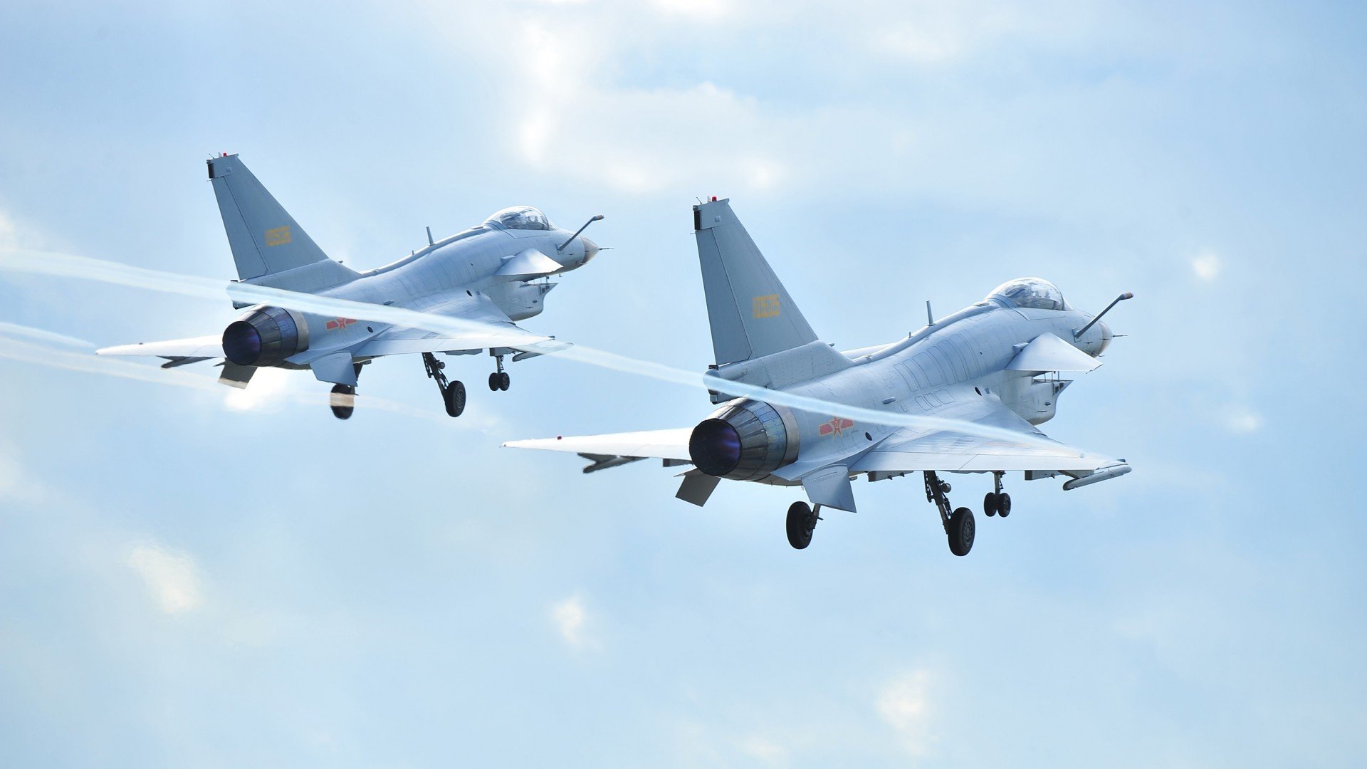 跨越竞技场的统治艺术，希腊足球的团队压制与格列兹曼的东决接管